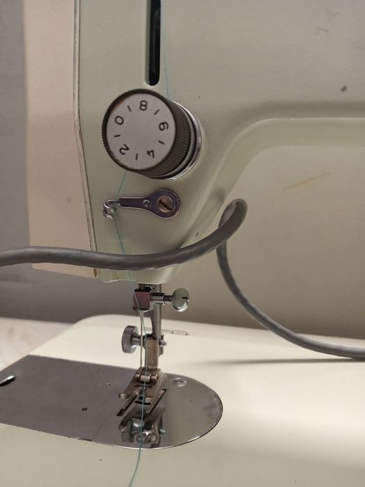 Mașina de cusut electrica
