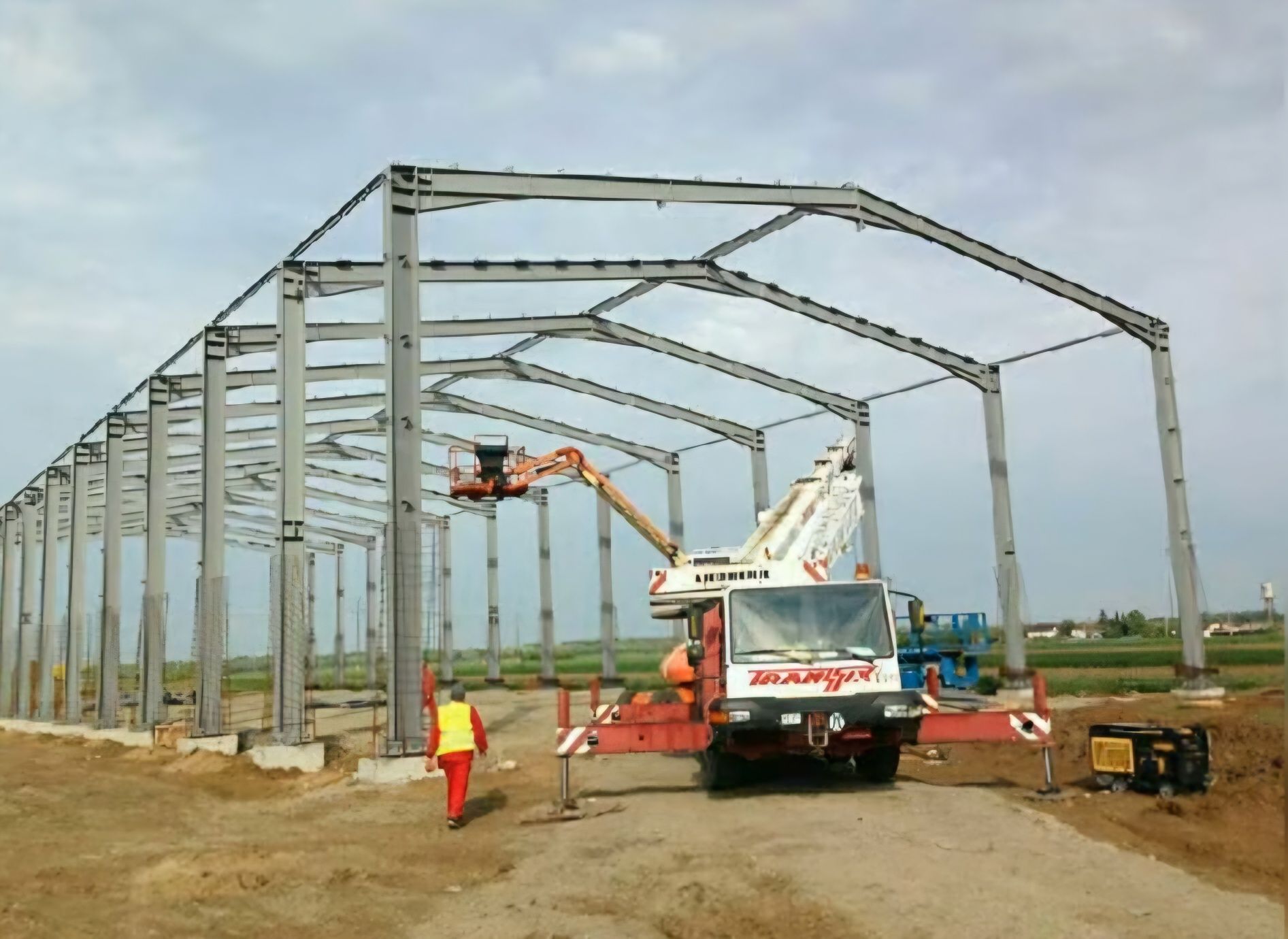 Vand hala Metalica 15x25x4m 
Asigur transport si montaj oriunde in ta