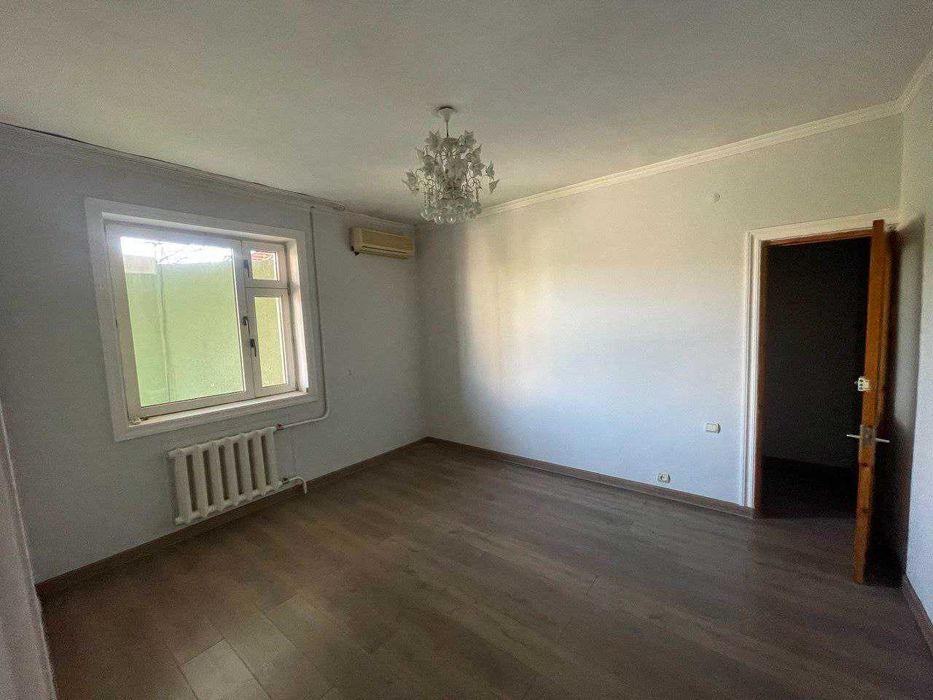 Дом ул.Ивлева 8-сот 2-этажа 7-комн 560 м² 4 с/у бассейн можно под офис