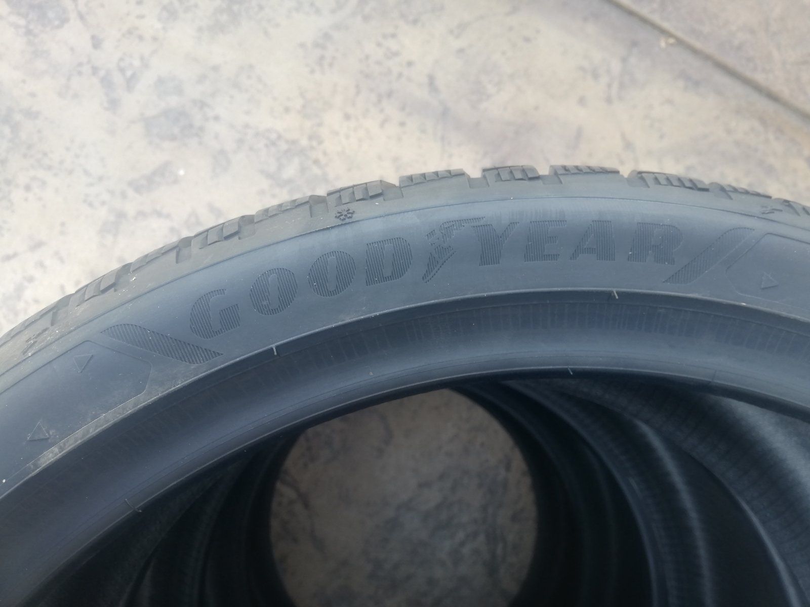 Зимни гуми Goodyear 255/35 20R