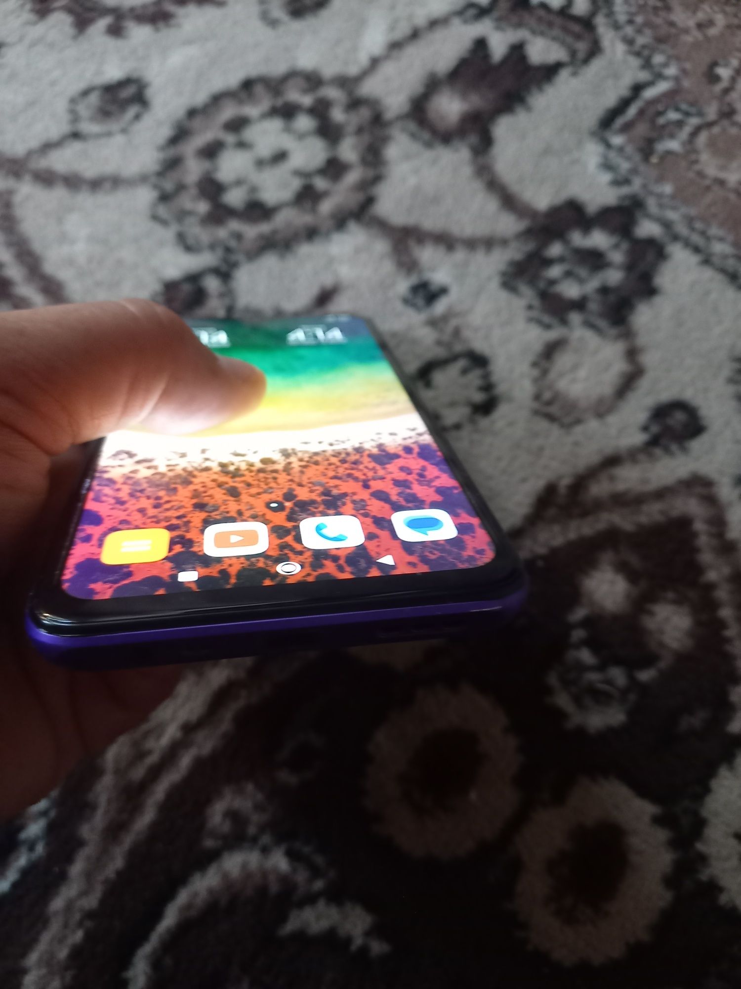 Redmi 9 holati tiniq 64GB hotirasi 2 sim kartasi imeyka bo'gan .