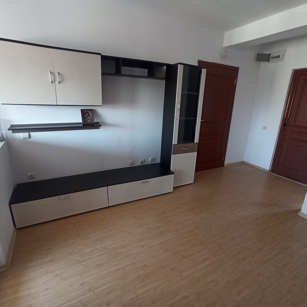 Дава се под наем Двустаен апартамент в Казанлък - 70 кв.м за 84150 € - Снимка #2