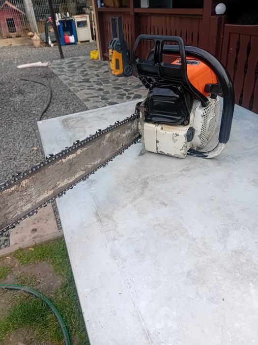 Vând drujba Stihl 064 AV