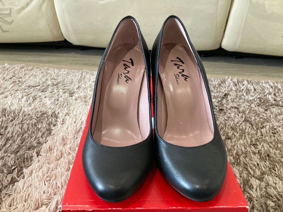 Дамски обувки на ток - цвят черен - размер 35