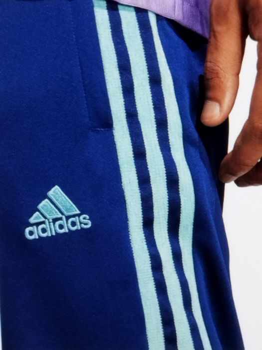 Vând Pantaloni Marca ADIDAS, Mărimea XXL.