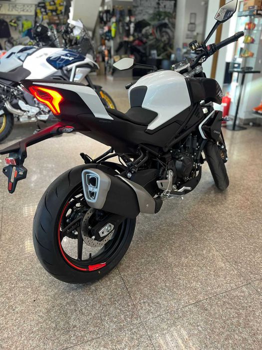 Motocicleta de strada naked, CFMOTO 450NK ABS