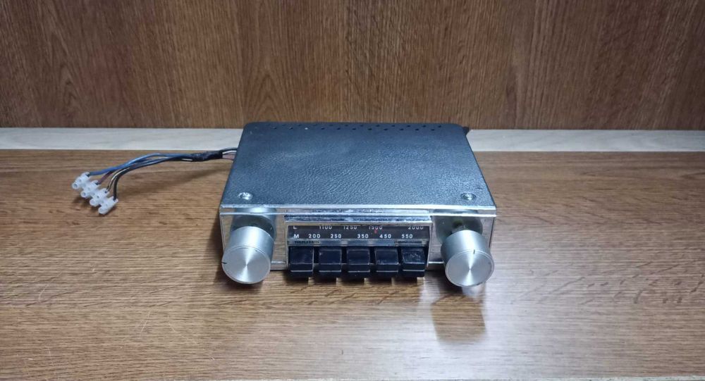 Radio vintage Autovox car radio - 1960 Radiomobile 1965