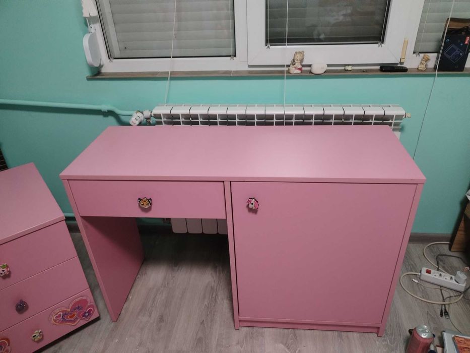 Розово бюро с шкаф на колелца