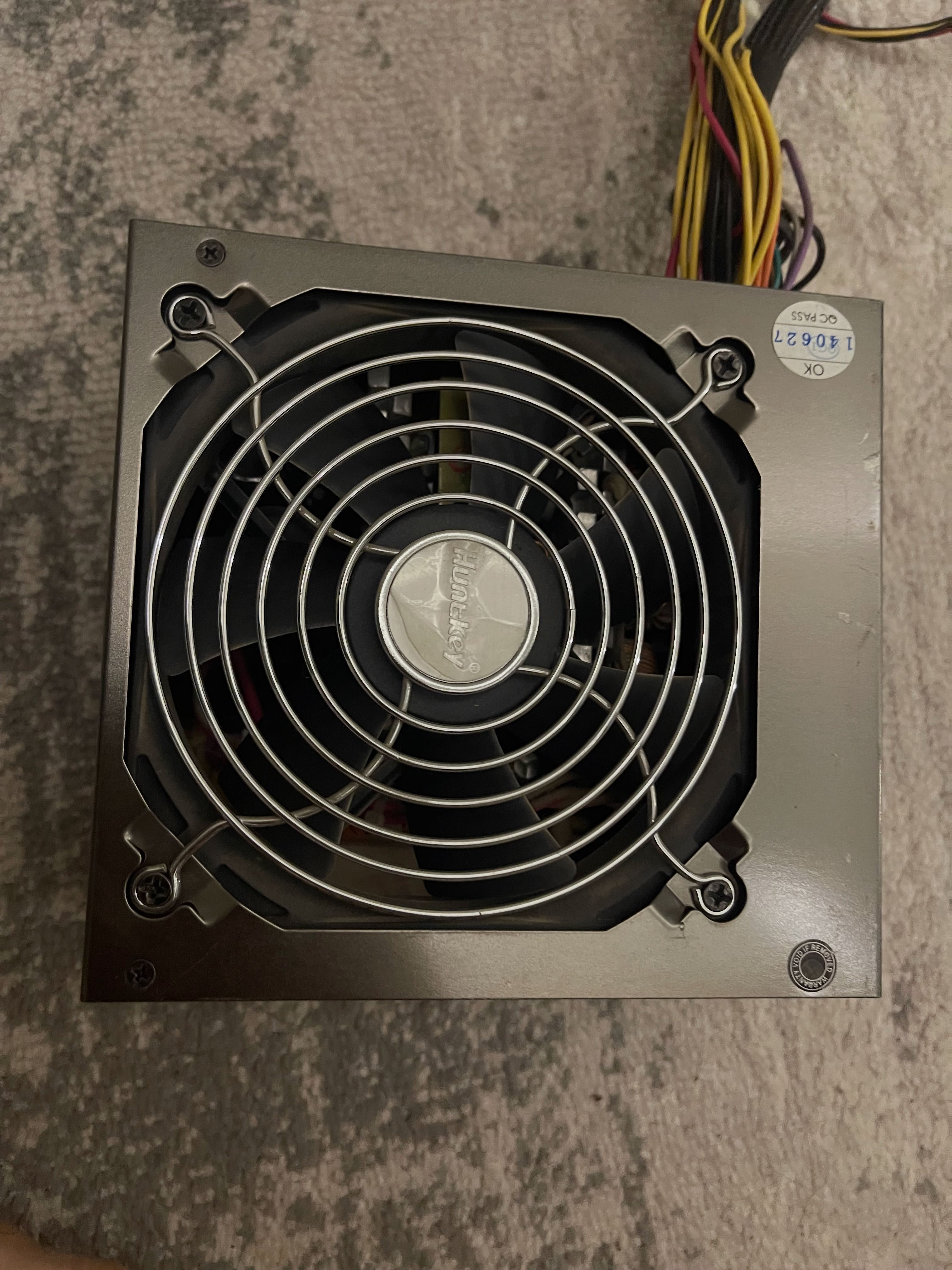 Blok pitaniya huntkey 550W