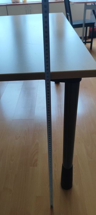 Офис бюро Kinnarps с регулируема височина