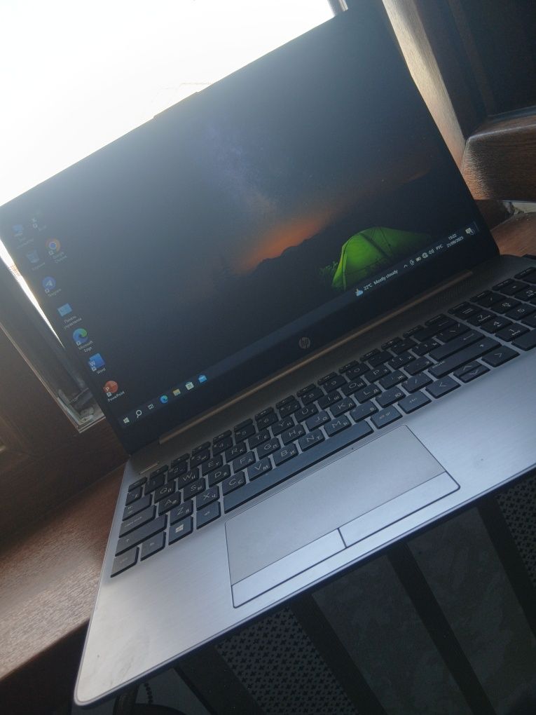 Hp laptop 15s core i3 10 avlod opertivka 8Gb xotira 1Tb