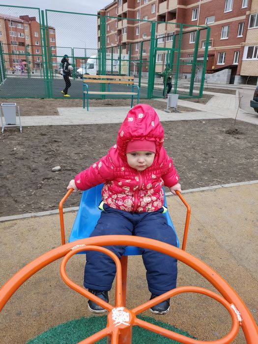 Продам осеннию курточку 1000