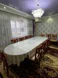 Деревянный стол (средний орех) + 12 стульев, отл. состояние (Шымкент)
