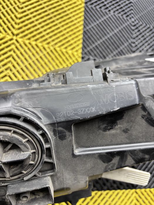Far dreapta halogen hyundai i40 92102-3ZXXX