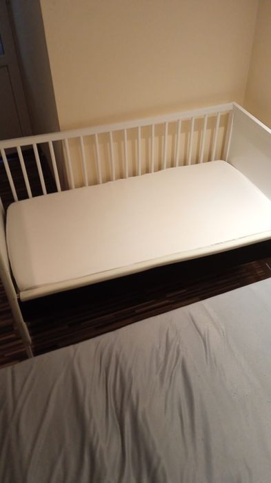 Patut bebe ikea cu saltea inclusa+husa impermeabila +2cearsafuri