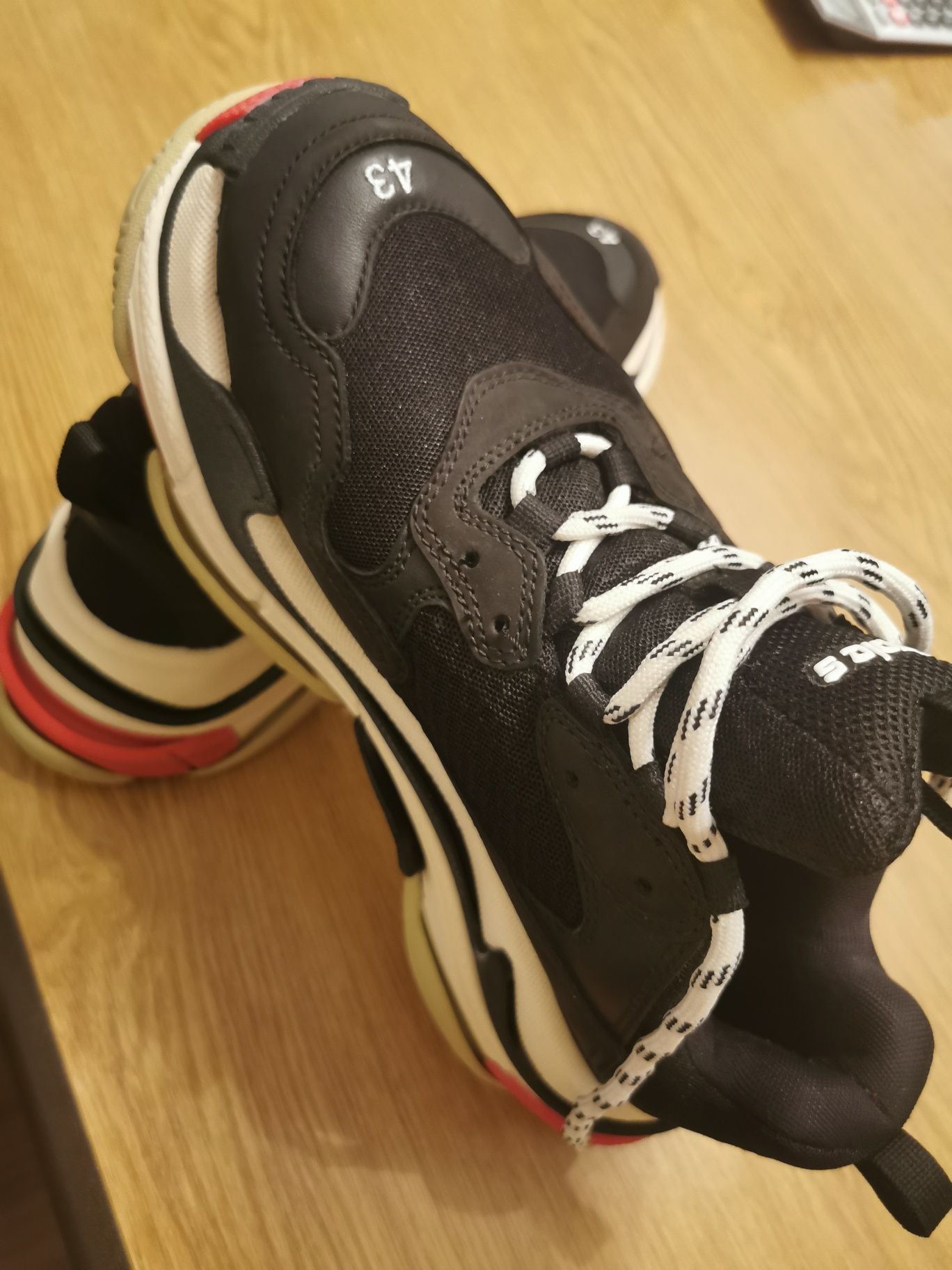 Adidasi Balenciaga, masura 43, noi, cu husa si sireturi de rezerva