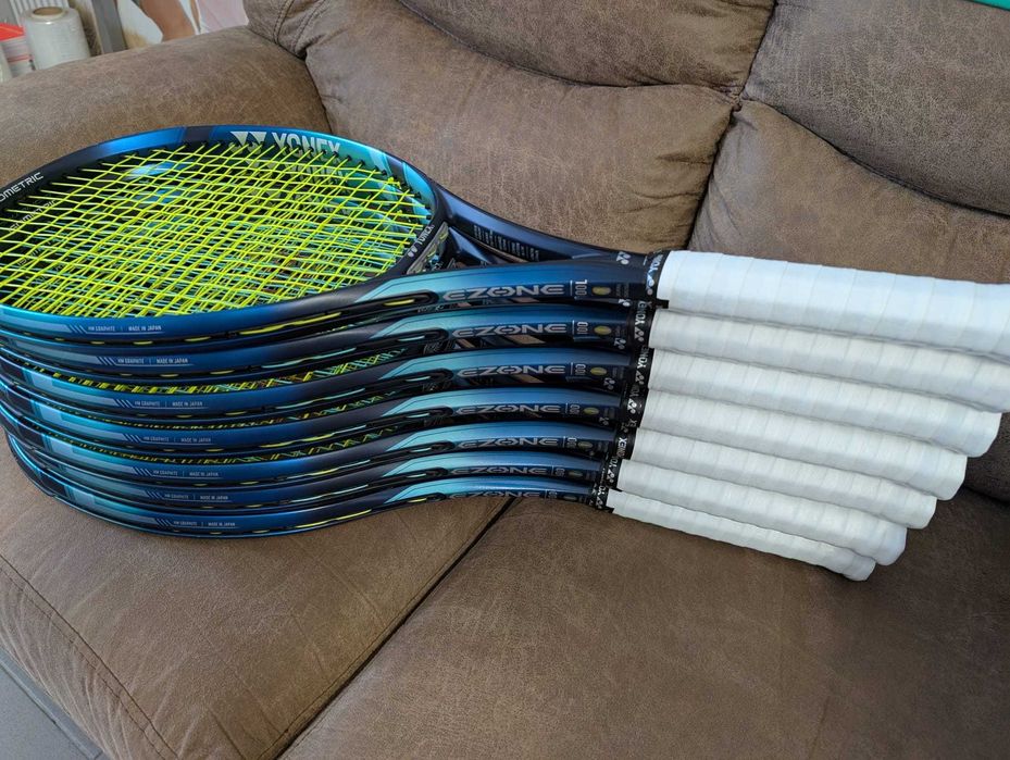 Rachete Yonex Ezone 100L  285g si 300g