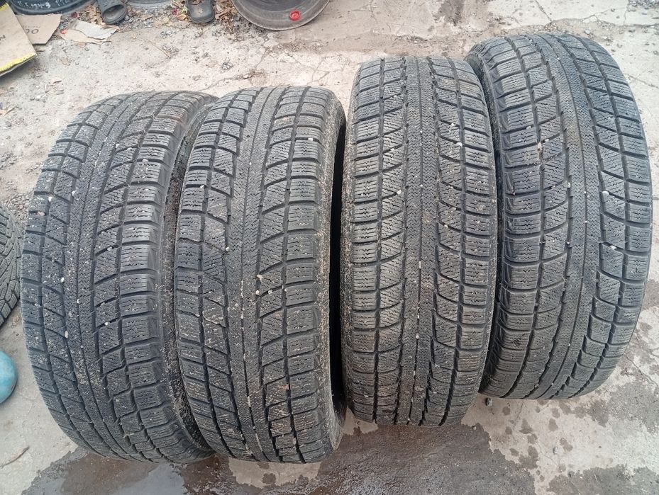 Продам комплект шин 225/65 r17 липучка.