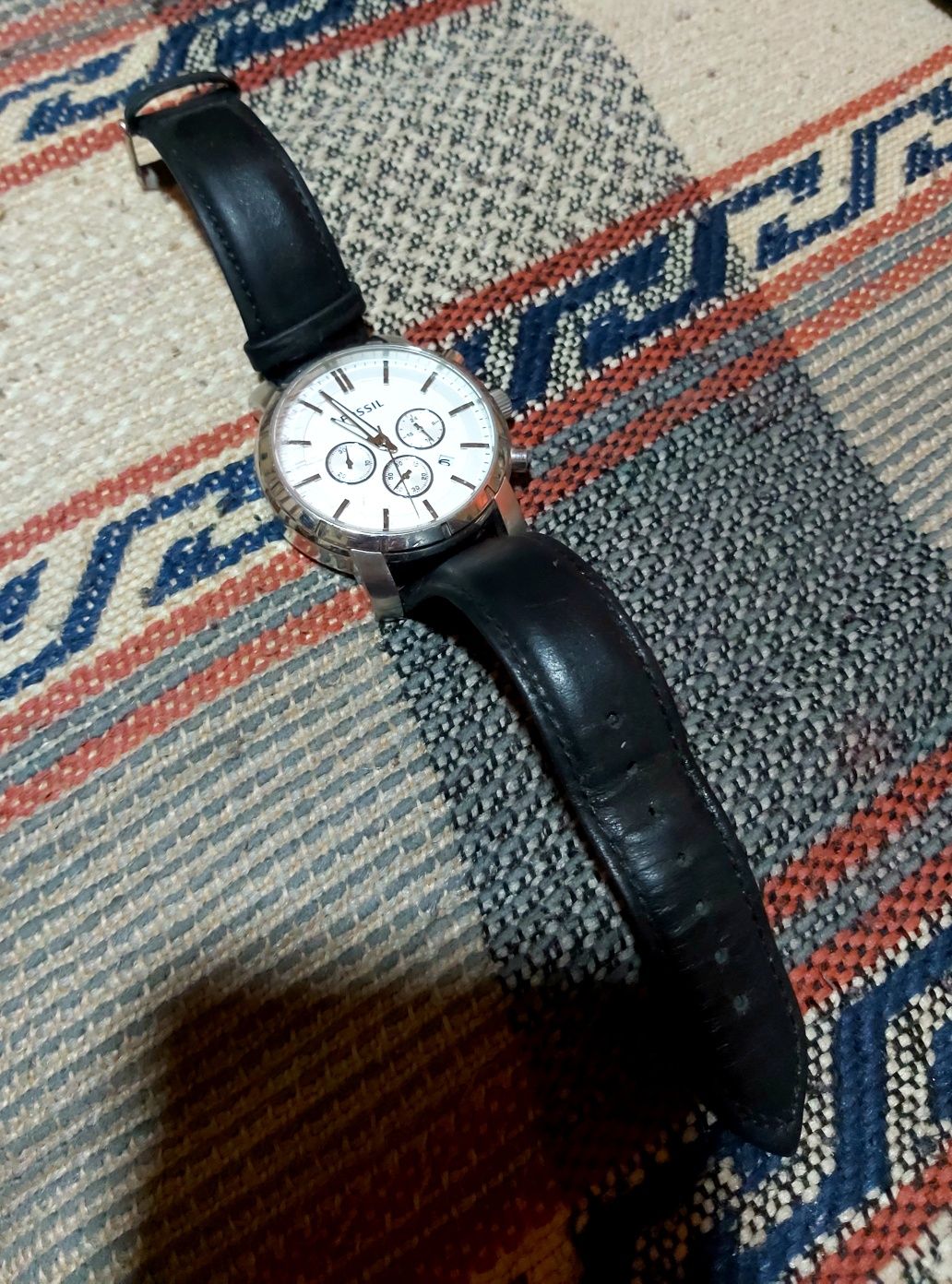 Продам часы FOSSIL. Original. Все стрелки ходят.