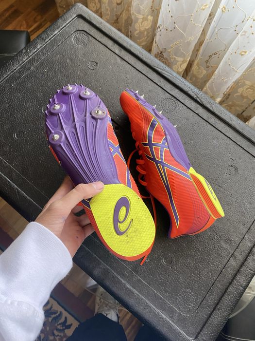 Adidași Asics marime 42,5 mie imi sunt buni și am 39,5