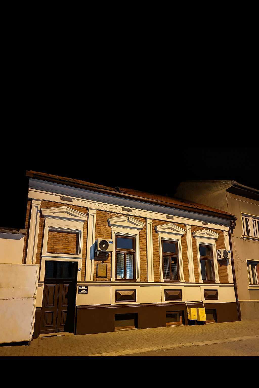 Cladire de birouri PATRIMONIU - cu chirias - ultracentral