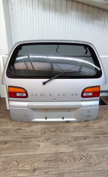 Крышка багажника Mitsubishi Delica булка