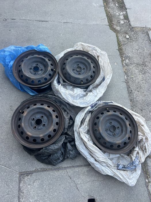 Продавам 4ри железни джанти 14  4х 100, 60лв за всичките