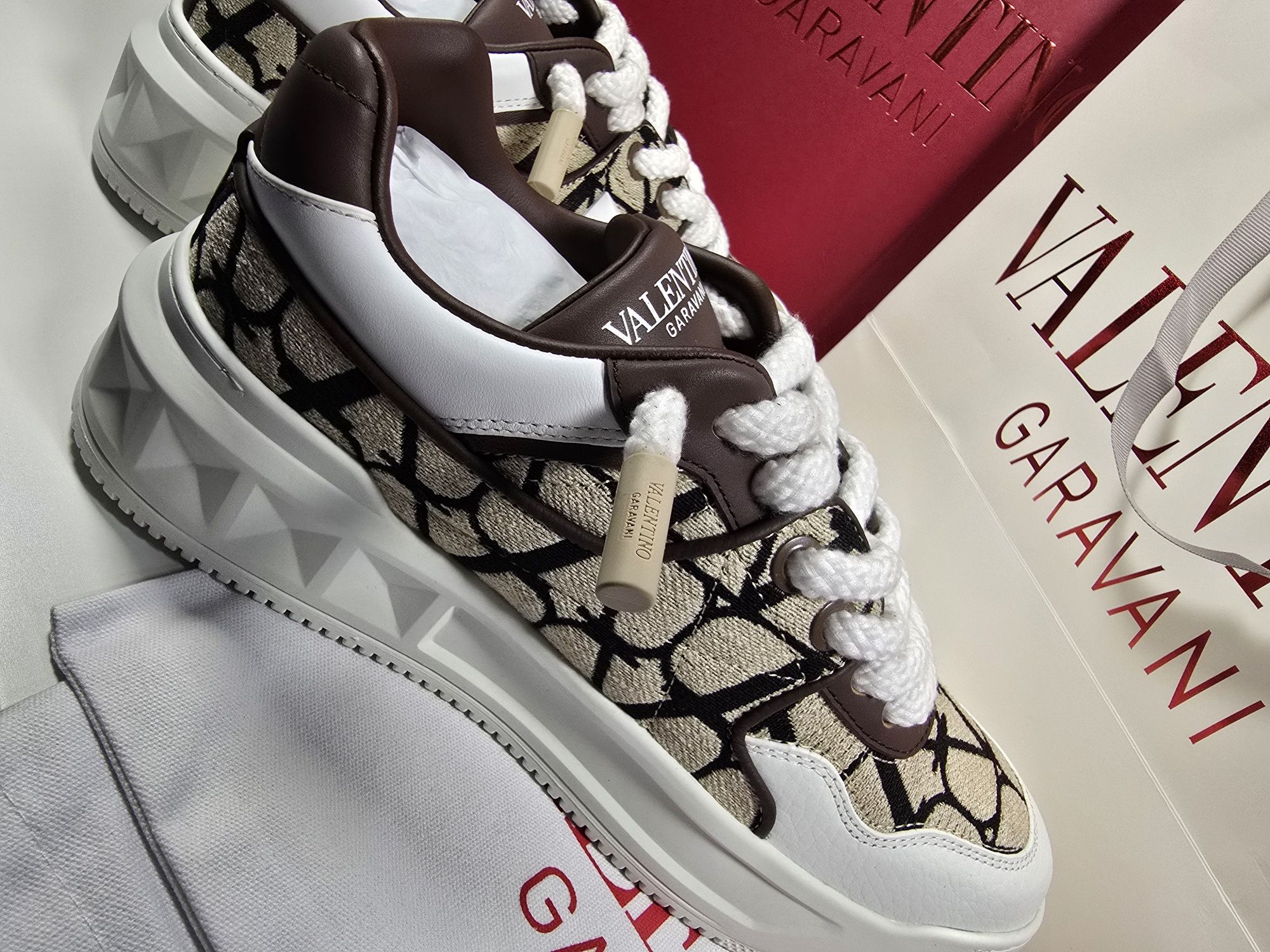Обувки Valentino