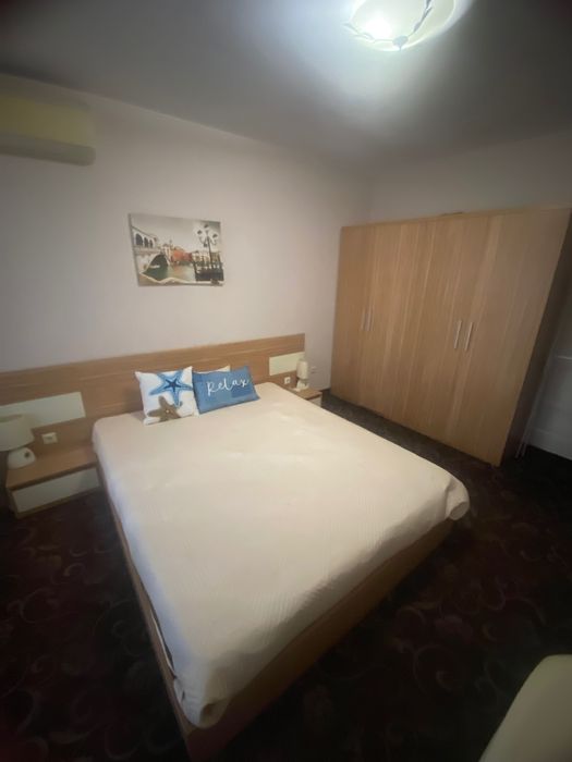 Спални с гардероб и нощни шкафчета