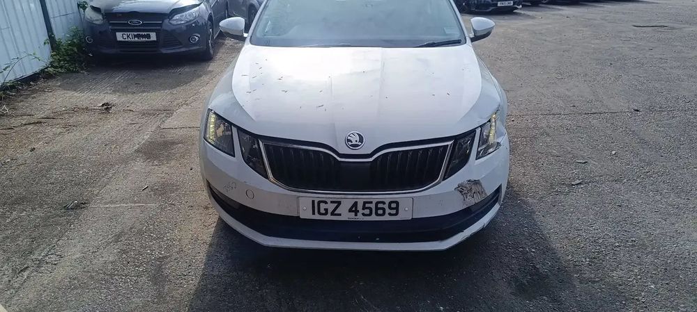 Dezmembrari / Dezmembrez Skoda Octavia 3 1.4 CZDA cutie viteze SSM cod culoare LS9R