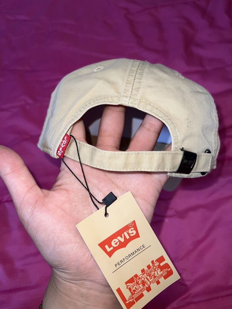 Кепка от Levi's новая