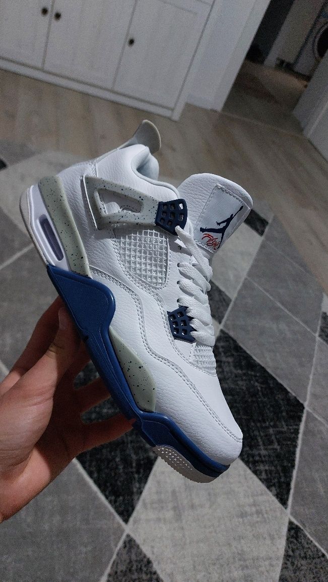 Jordan 4 Retro Midnight Navy