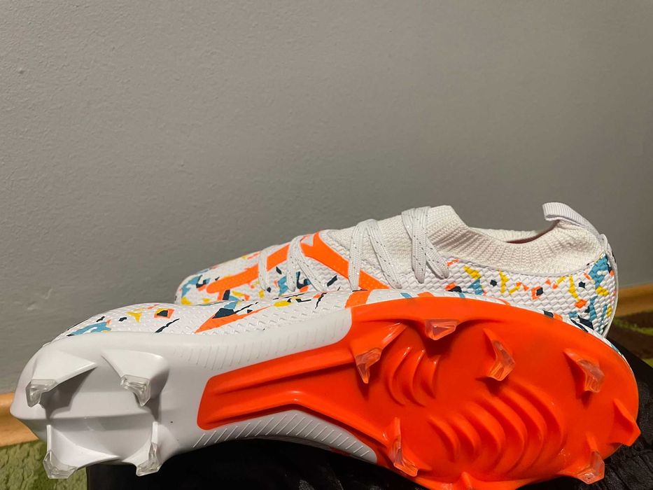 Ghete de Fotbal noi,cu crampoane pentru gazon natural