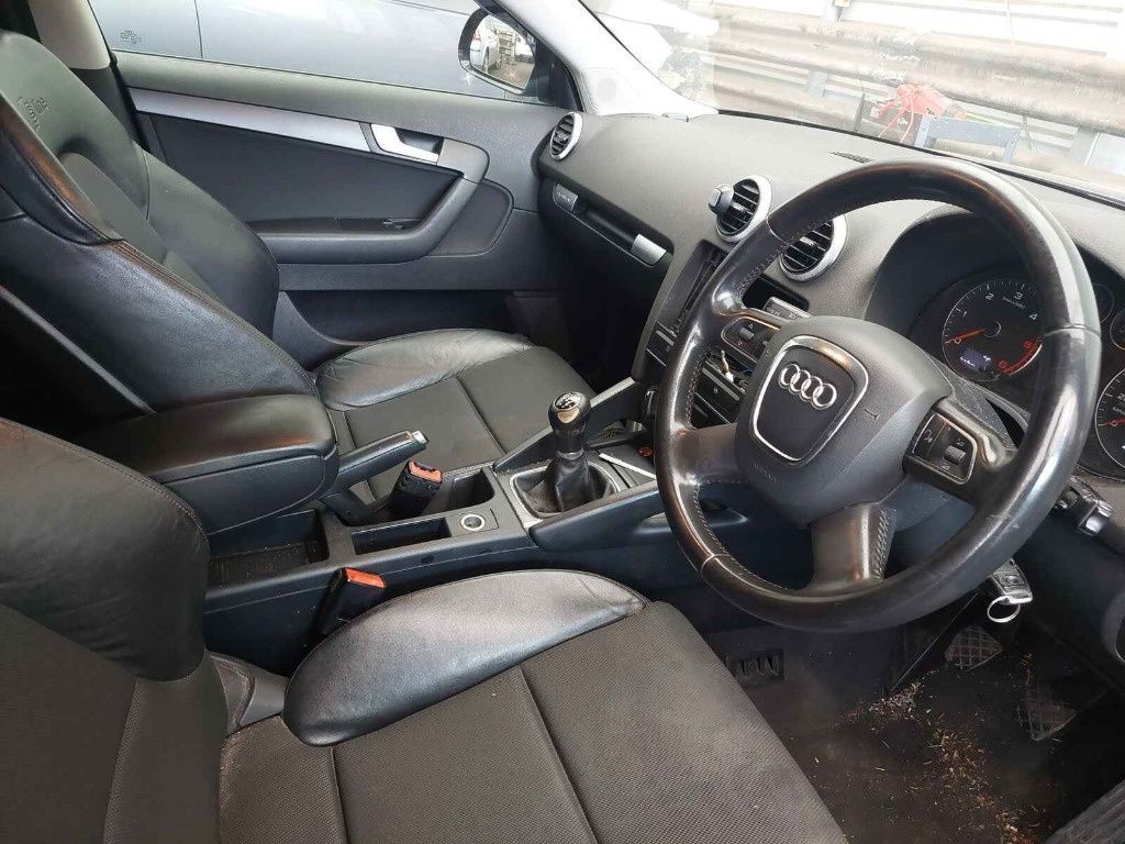 Far stanga Audi A3 8P 2009 HATCHBACK 2.0 TDI CBBB QUATTRO