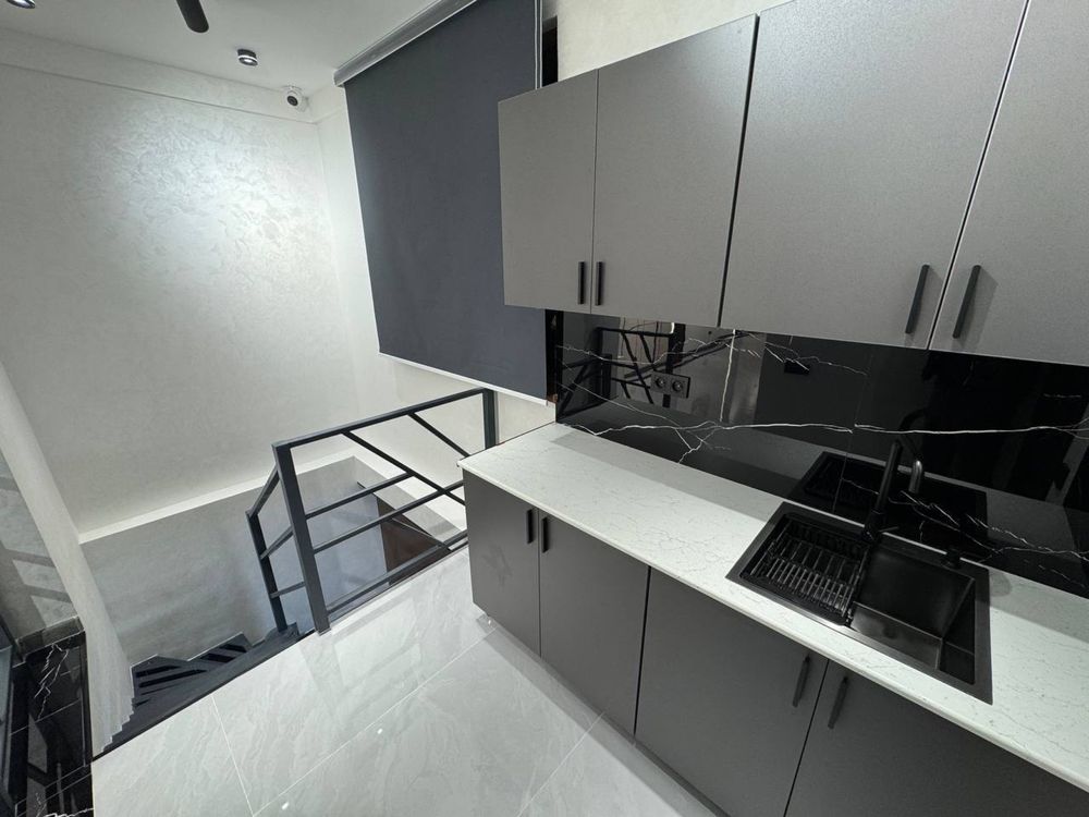 Аренда офис Новомосковский ор:Старт Стадион 75+140м2