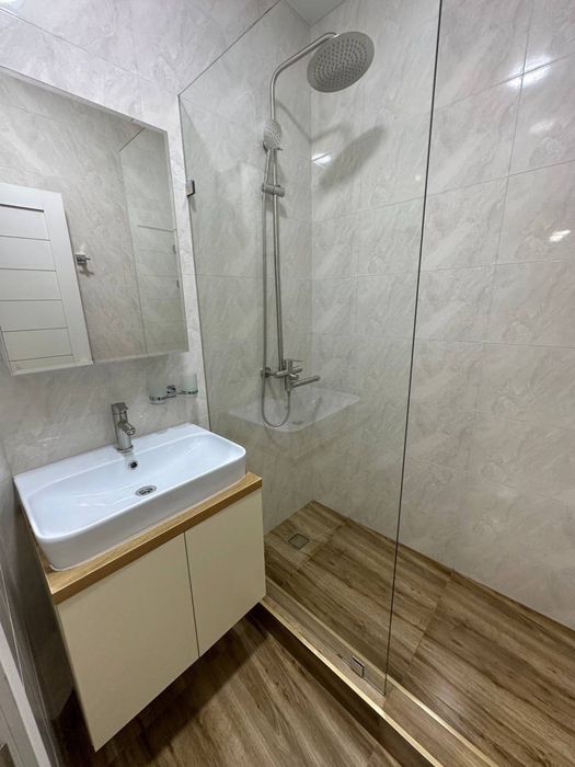 Сдается на Ц-13 2х комнатная квартира с евро ремонтом