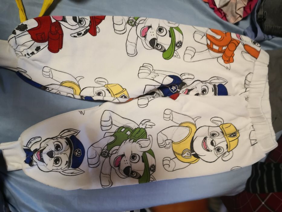 Vând hăinuțe copii 4 și 5 ani.