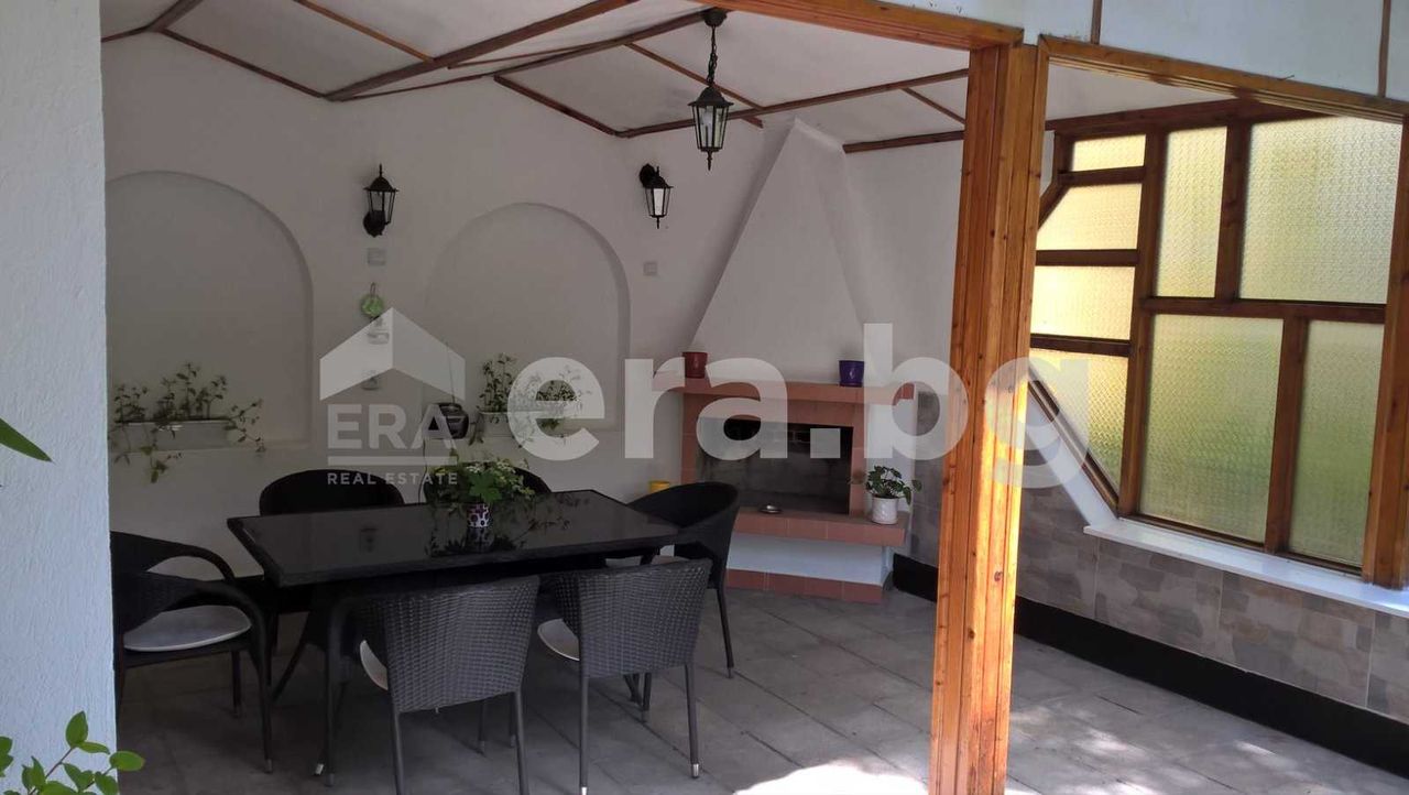 Дава се под наем Къща в Варна, Бриз - 255 кв.м за 1020 € - Снимка #1