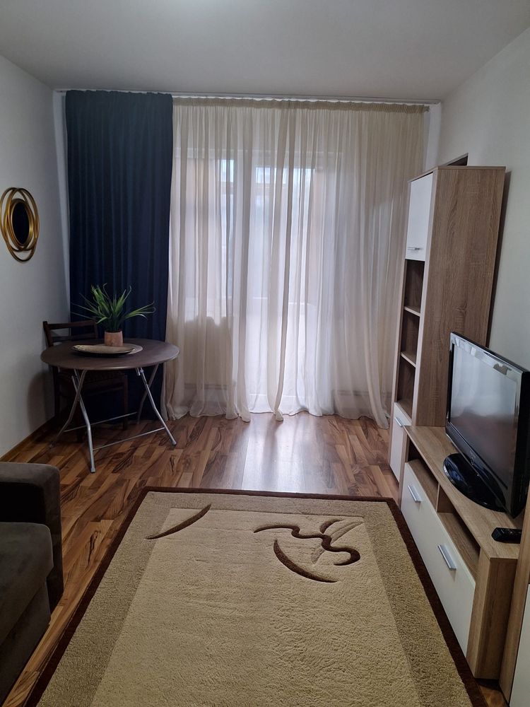 Ofer spre inchiriere apartament 2 camere cu loc de parcare