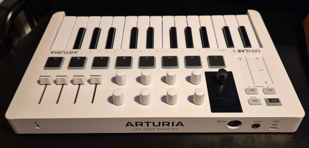 Controller MIDI Arturia Minilab 3 ca nou