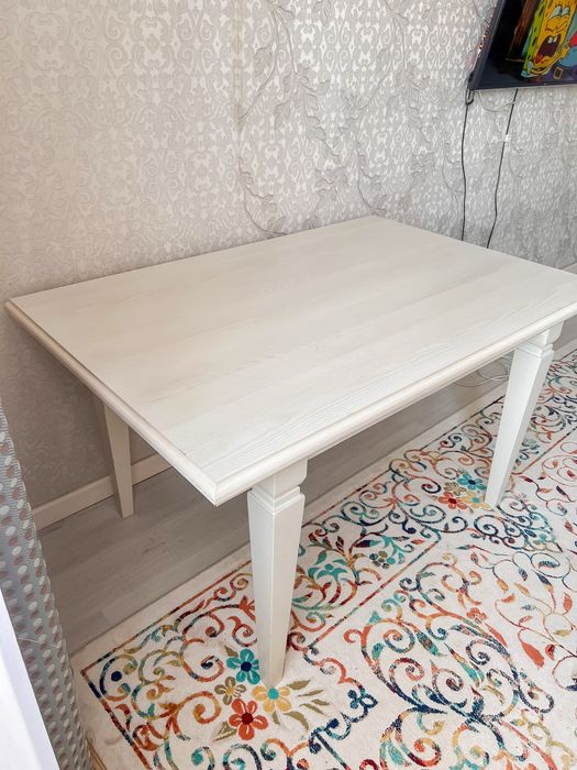 Обеденный стол для кухни