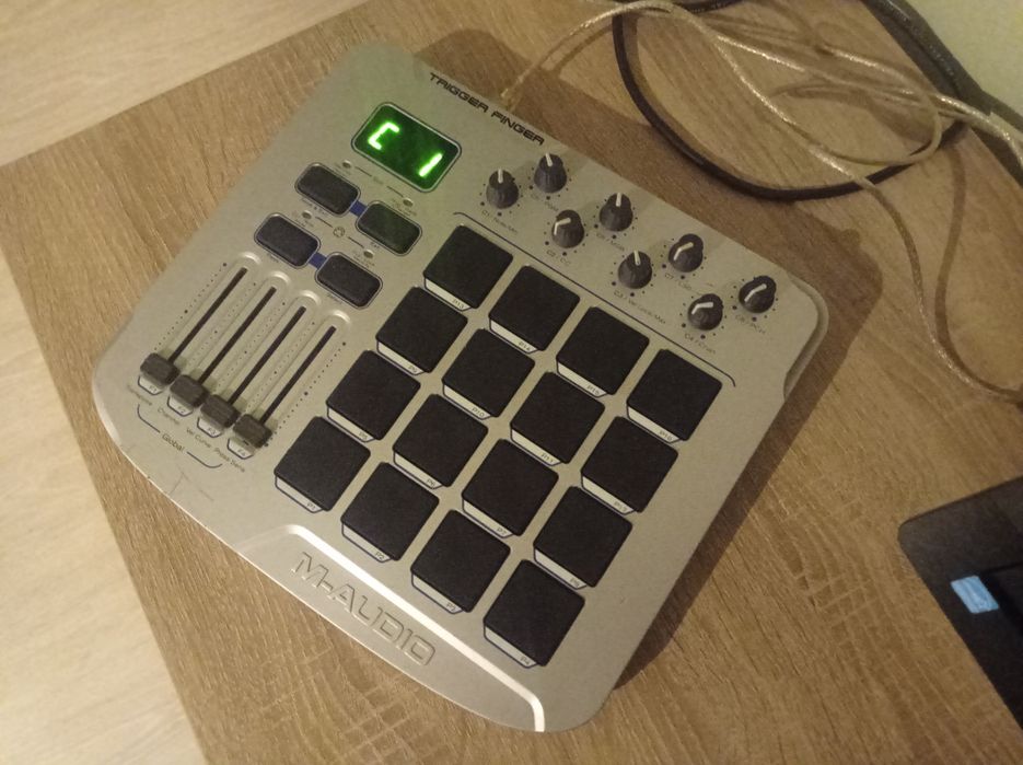 M-Audio Trigger Finger (midi usb pad controller)