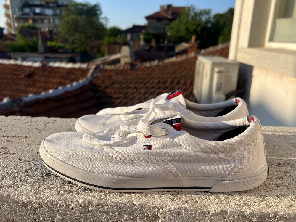 Tommy Hilfiger 42