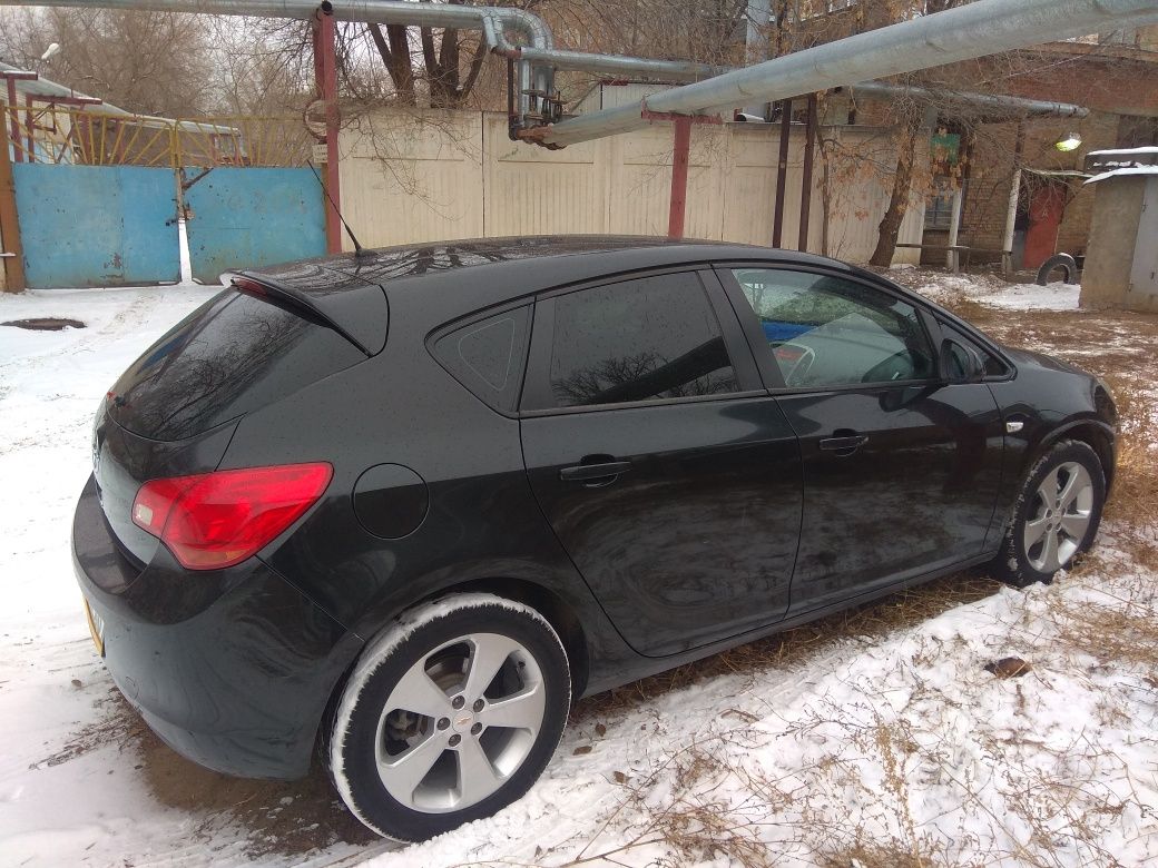 продам опель астра J 2012g возможно обмен на недвижимость!