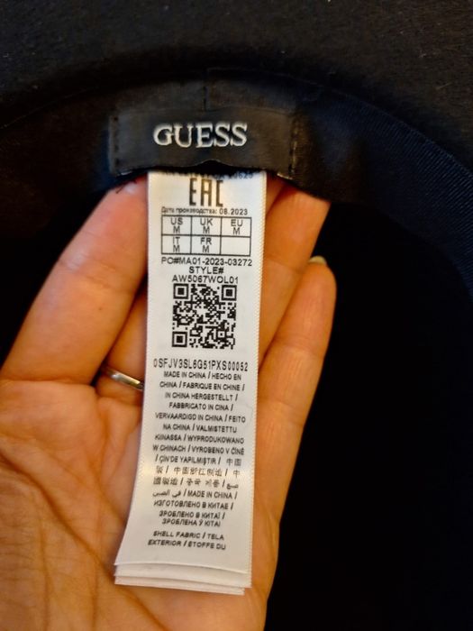 Palarie dama GUESS