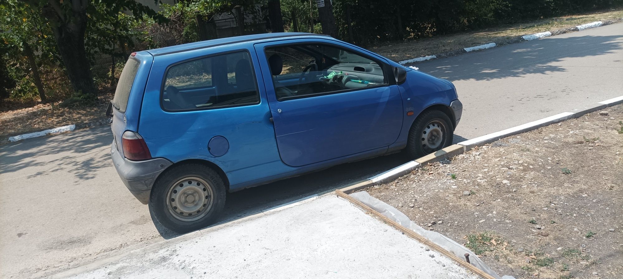 Продавам два автомобила