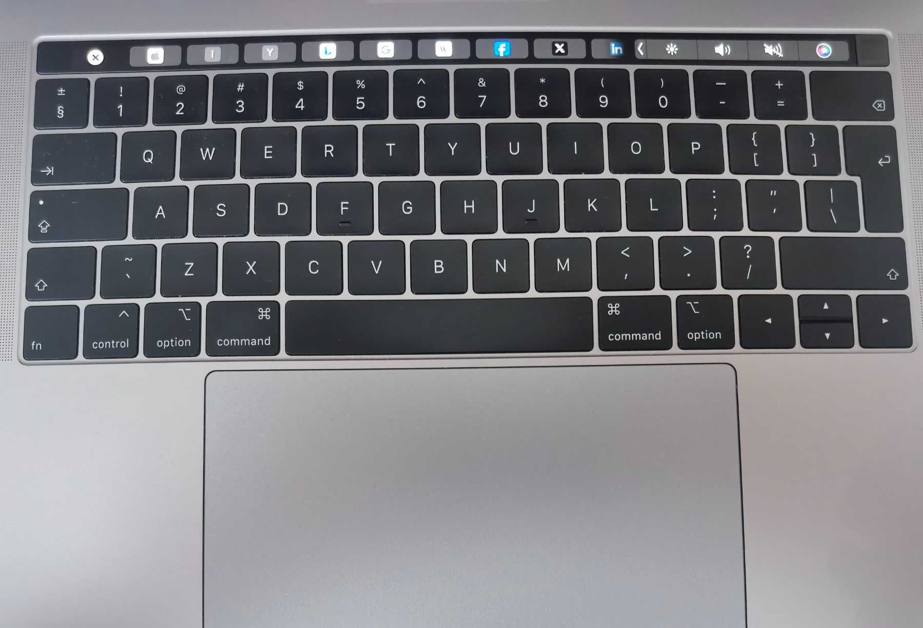 Apple MacBok Pro 15" A1990 i7, 16GB RAM, 256GB SSD 2019