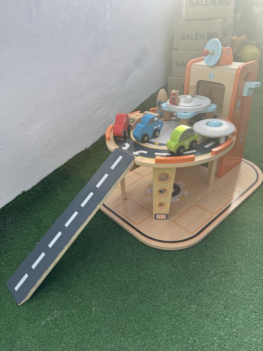 Дървена писта с колички Марсианци