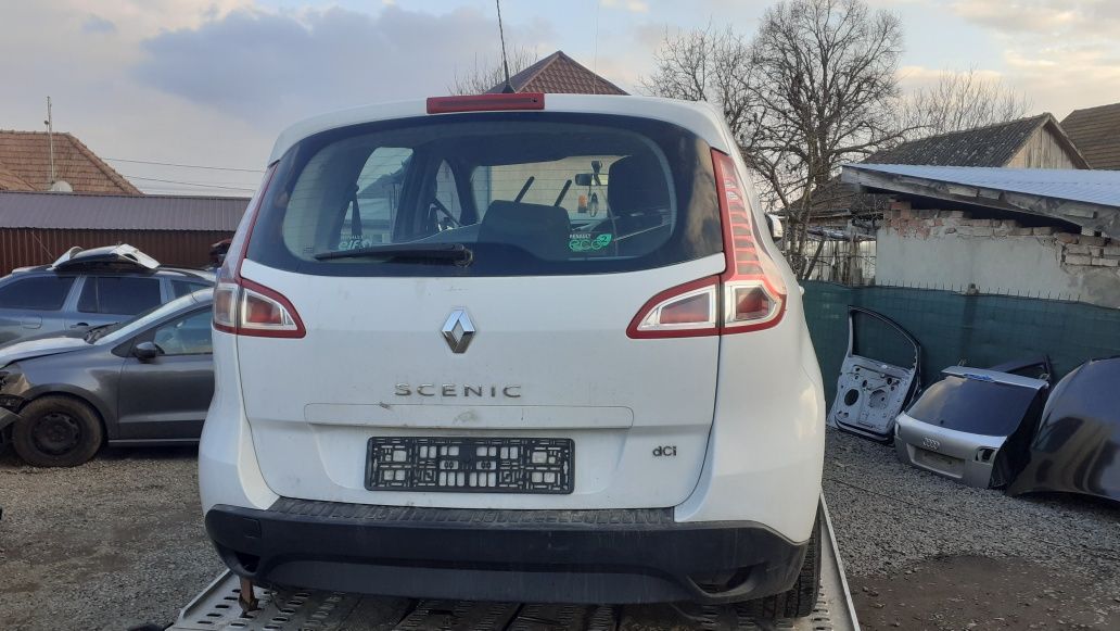 Dezmembrez Piese Renault Scenic3 din 2011