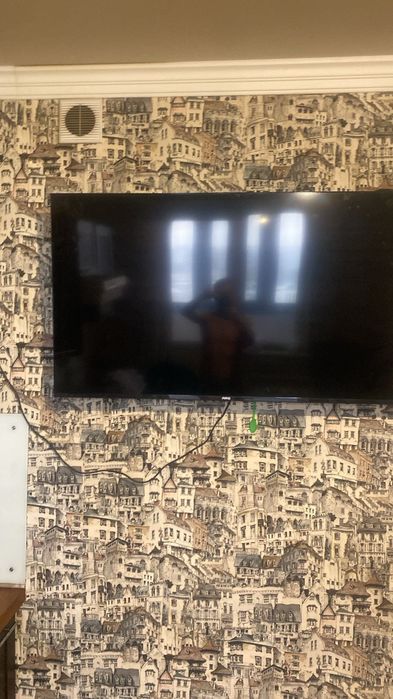 Телевизор новый ,не включали ,несколтко месяцев ему